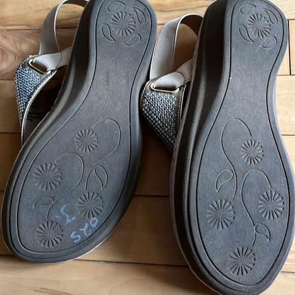 🆕✨Sparkling Cliffs By White Mountain Wedge Sandals✨ - Picture 2 of 3